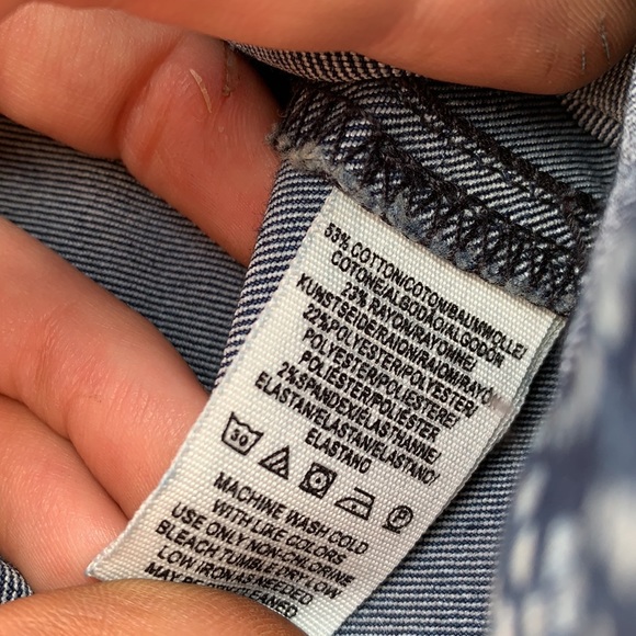 Free People Fun Funky Bellbottoms sz 24 embroidery, blue, and white paisley - Picture 8 of 12